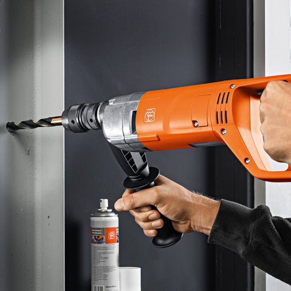 Werkzeugkoffer-Einlage aus schwarzem Kunststoff mit verschiedenen Fächern für die Organisation von Werkzeugen.