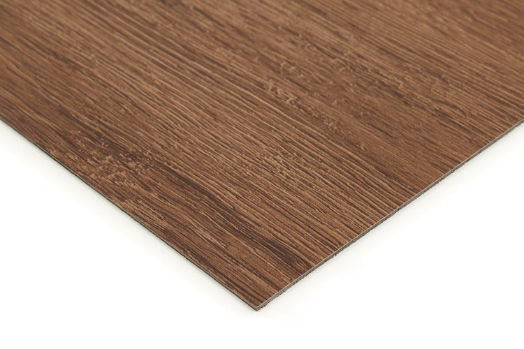 Vinylboden mit Holzstruktur in perspektivischer Ansicht.
