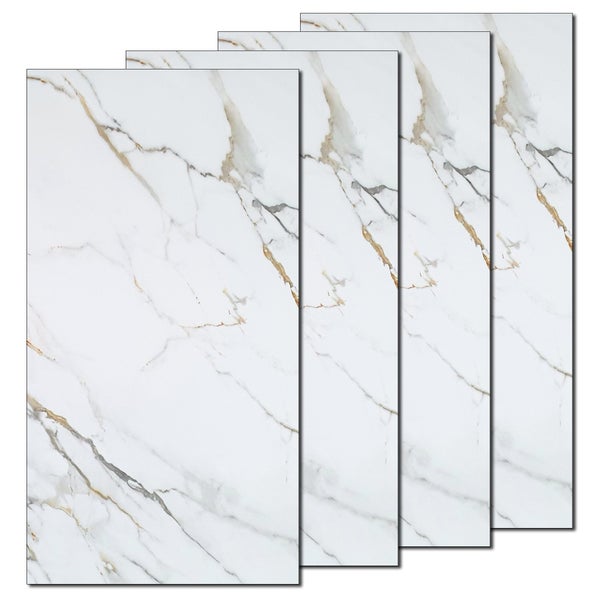 Vier weiße Fliesen mit Marmorierung