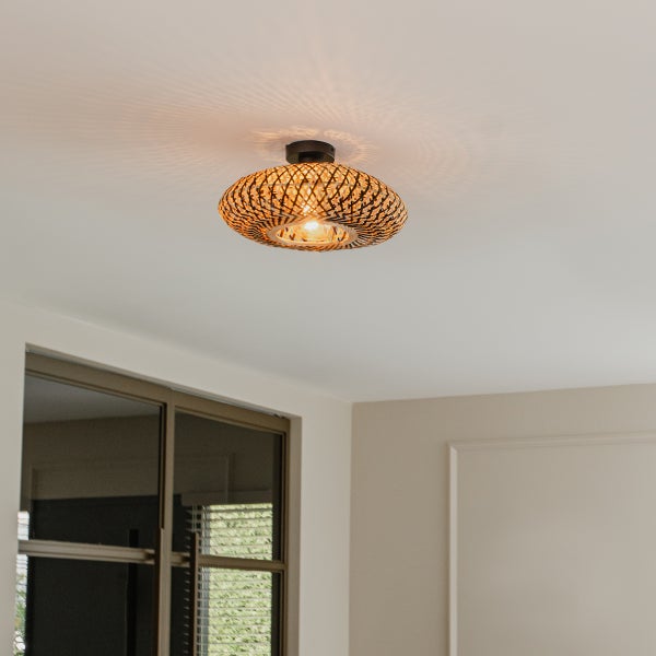 Deckenleuchte aus Rattan mit schwarzer Deckenhalterung