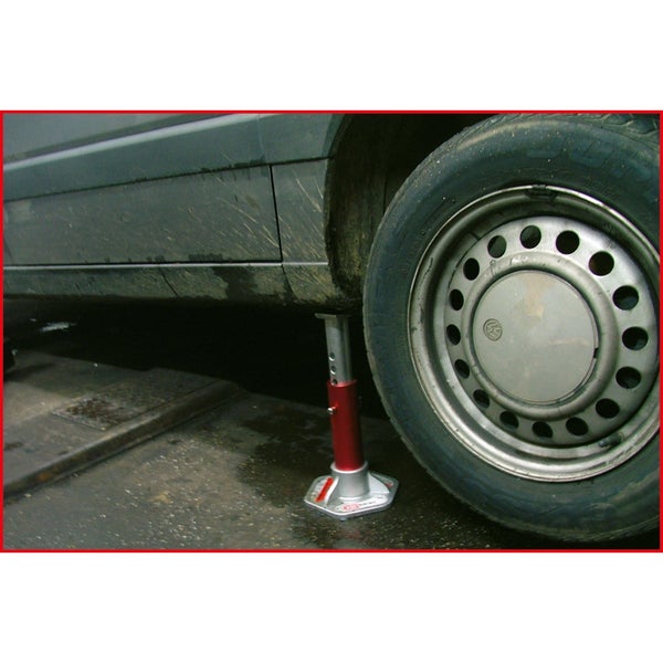 Zwei KS Tools Unterstellböcke aus Aluminium, höhenverstellbar von 260 Millimeter bis 400 Millimeter, Tragkraft bis zu 3 Tonnen.