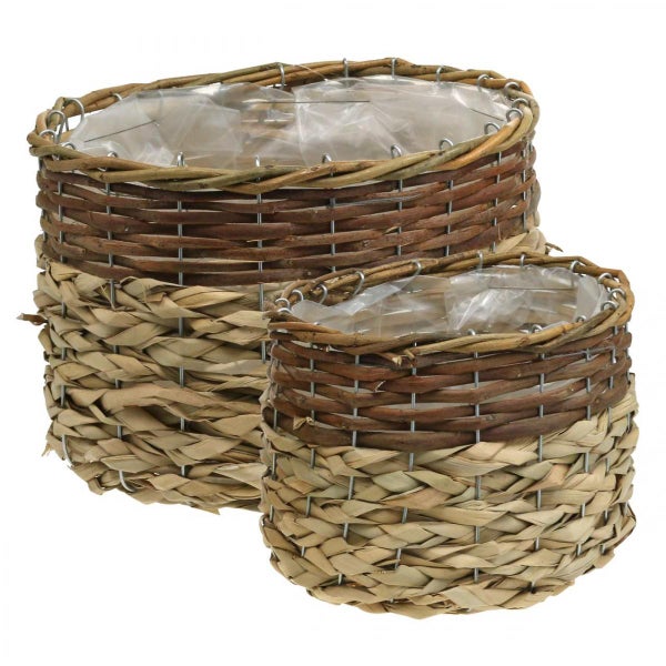 Zwei Pflanzkörbe aus Rattan und Holz mit Kunststoffeinsatz