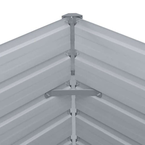 Detailaufnahme der Eckverbindung eines Hochbeets aus Metall mit Eckpfosten und Querstrebe.