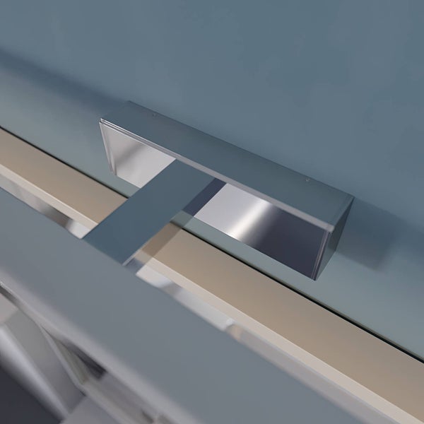 Moderne LED Spiegelleuchte aus verchromtem Metall zur Wandmontage.