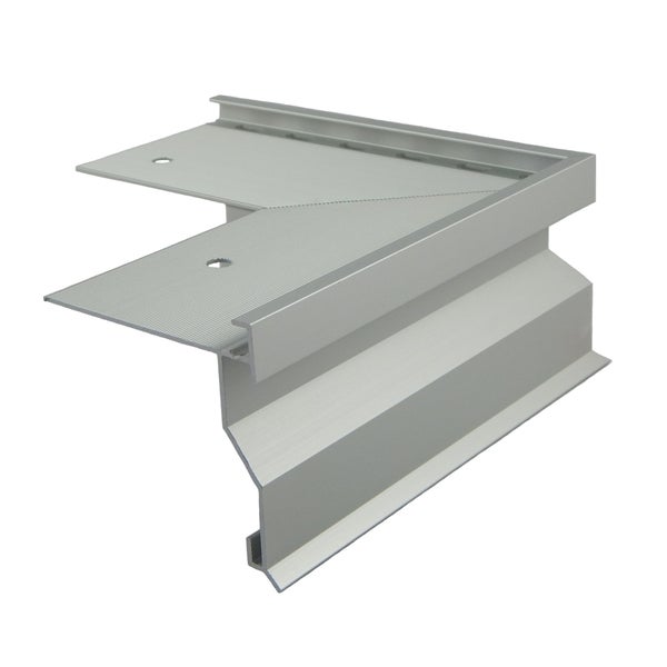 Außeneckprofil aus Aluminium für Balkon oder Terrasse, silberfarben, mit Befestigungslöchern.