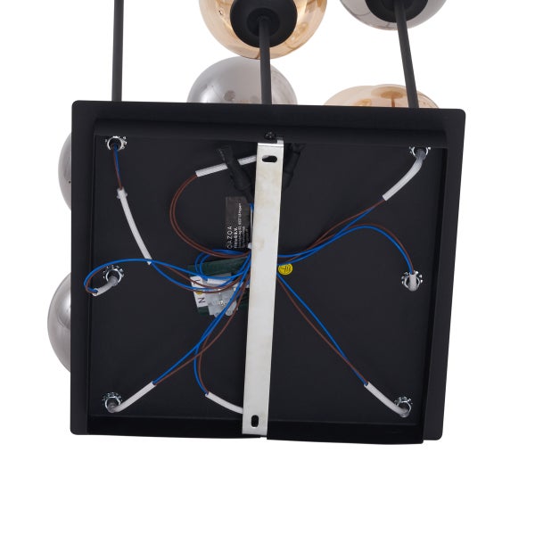 Detailansicht einer Lampe mit Verkabelung