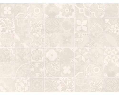 Fliesenwand mit Patchworkmuster