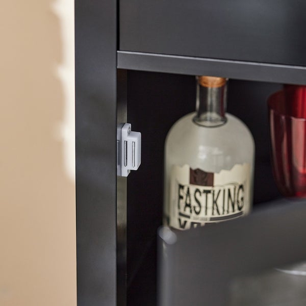 Schranktür mit Magnetverschluss