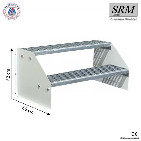 2-stufige Außentreppe mit Gitterroststufen und weißen Seitenwangen, Höhe 42 Zentimeter, Tiefe 48 Zentimeter, SRM Design Logo, Metallzert Zertifizierung