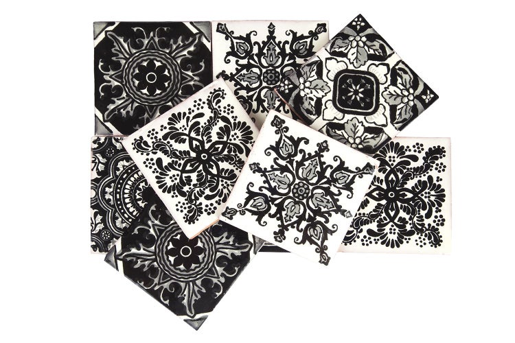 Mehrere verzierte Fliesen für Wand und Boden