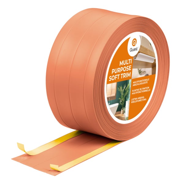 Eine Rolle selbstklebende, flexible Abschlussleiste von Quest als vielseitiges Dichtungsprofil für den Innenausbau.