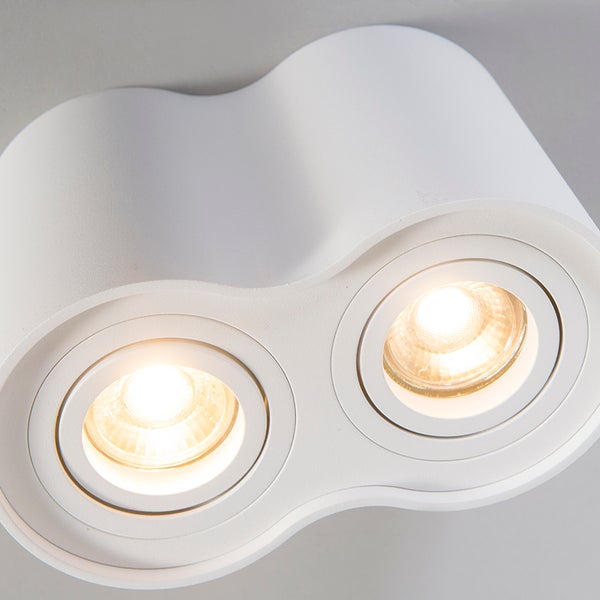 Doppelte Deckenleuchte mit zwei Lampen