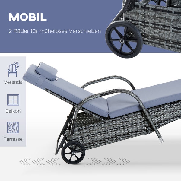 Zwei graue Gartenliegen aus Polyrattan mit Auflagen und Beistelltisch auf einer Terrasse.