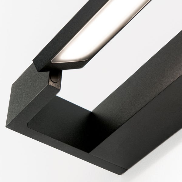 Moderne LED Wandleuchte in eckiger Form mit verstellbarem Leuchtkopf für direkte Beleuchtung