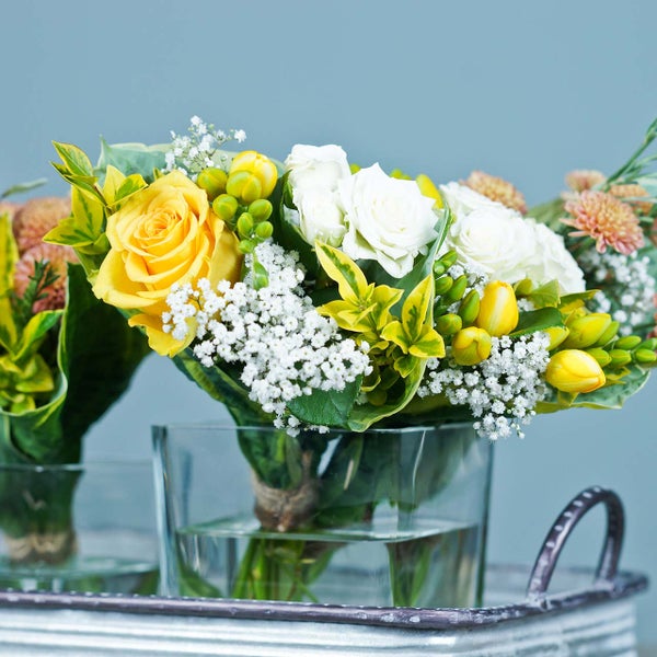 Detailansicht eines transparenten Glasgefäßes.