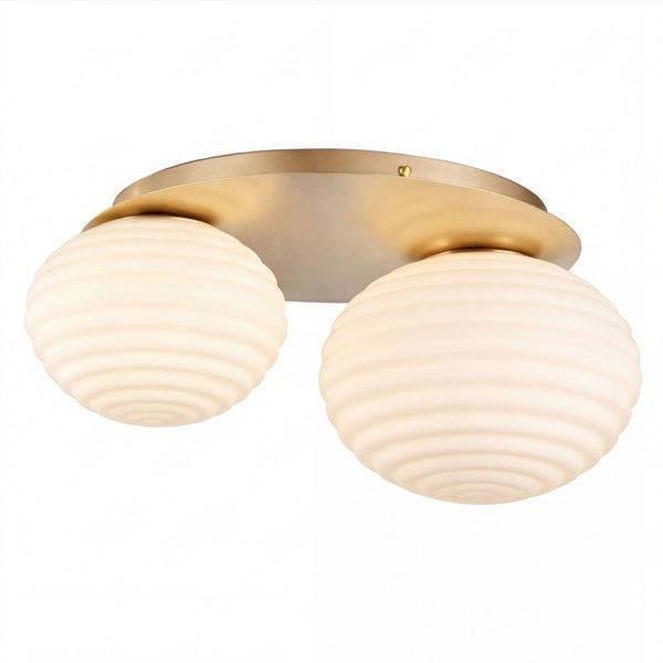 Deckenleuchte mit zwei geriffelten Glasschirmen und goldfarbenem Metallsockel