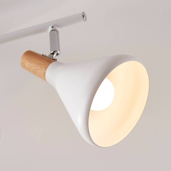 Deckenleuchte mit Holzapplikation