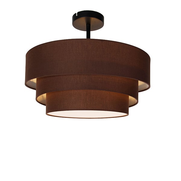 Dreistufige Deckenleuchte mit dunkelbraunen Stoffschirmen und schwarzer Halterung.