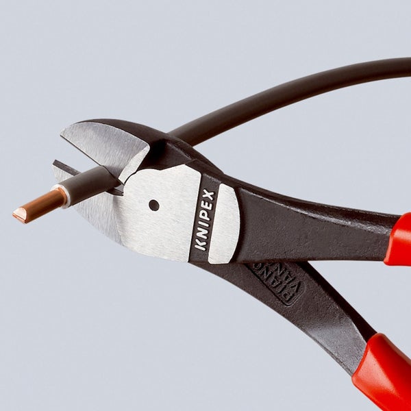 Knipex Seitenschneider schneidet Kabel