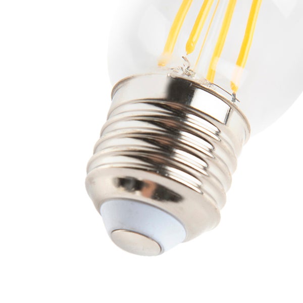 LED-Leuchtmittel mit E27-Sockel und sichtbaren Filamenten in der Nahaufnahme.