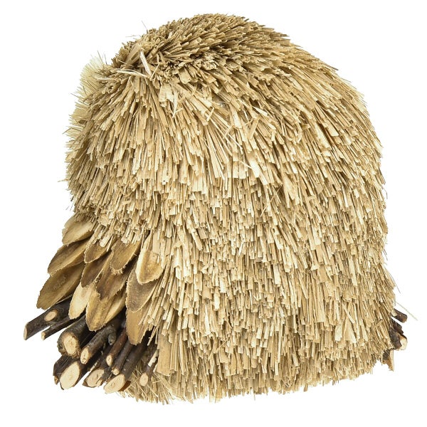 Igelhaus aus Holz und Stroh