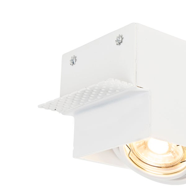 Weißer quadratischer Deckenaufbaustrahler mit sichtbarer LED-Lampe und perforiertem Seitenrand.