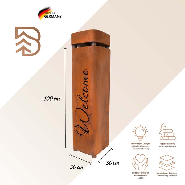 Quadratische Edelrost Willkommenssäule mit Welcome Schriftzug, 100 Zentimeter hoch, 30 Zentimeter breit und tief, handgefertigt in Deutschland.
