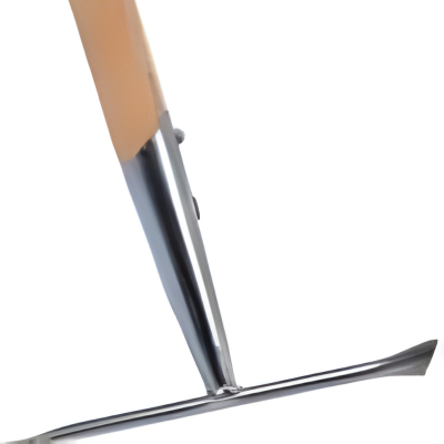 Detailaufnahme eines Bodenschabers mit Holzstiel und Metallblatt.