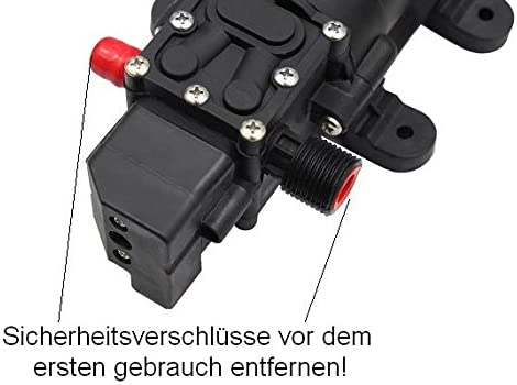 Druckpumpe für Wasser mit Hinweisschild Sicherheitsverschlüsse vor dem ersten Gebrauch entfernen