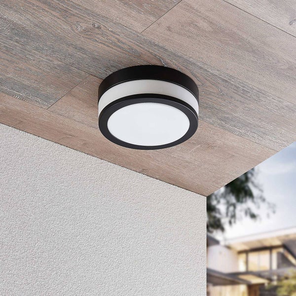 Deckenleuchte zur Montage im Außenbereich