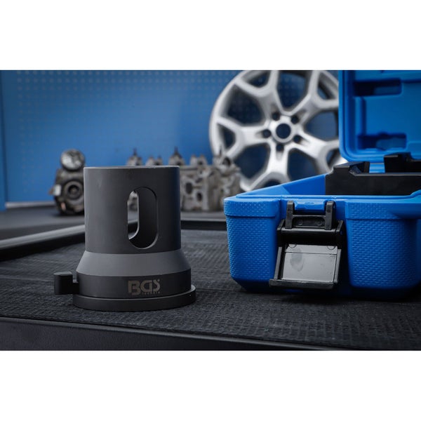 BGS technic Werkzeug und ein blauer Werkzeugkoffer