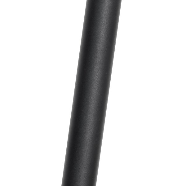 Schwarzes Metallrohr mit matter Oberfläche.