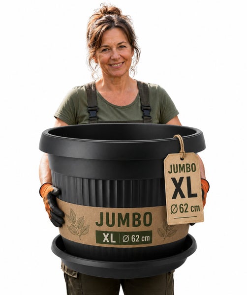 Eine Frau hält einen großen runden Pflanzkübel Jumbo XL mit 62 Zentimetern Durchmesser inklusive Untersetzer.