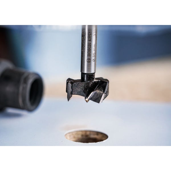 Forstnerbohrer mit 35 Millimeter Durchmesser