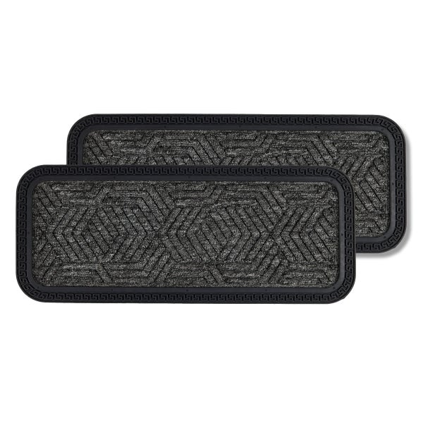 Zwei Fußmatten mit geometrischem Muster