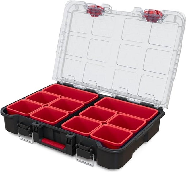 Sortimentskasten aus Kunststoff mit transparentem Deckel und zehn herausnehmbaren roten Einsatzboxen.