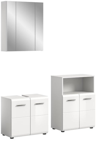 Dreiteiliges Badezimmermöbel Set in Weiß Hochglanz mit Spiegelschrank, Waschbeckenunterschrank und Beischrank mit silbernen Griffen.