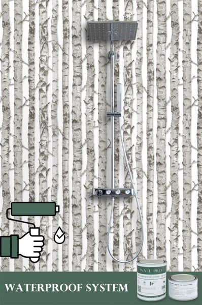 Badezimmer mit Birkenmuster-Tapete und Duscharmatur, einschließlich wasserdichtem System