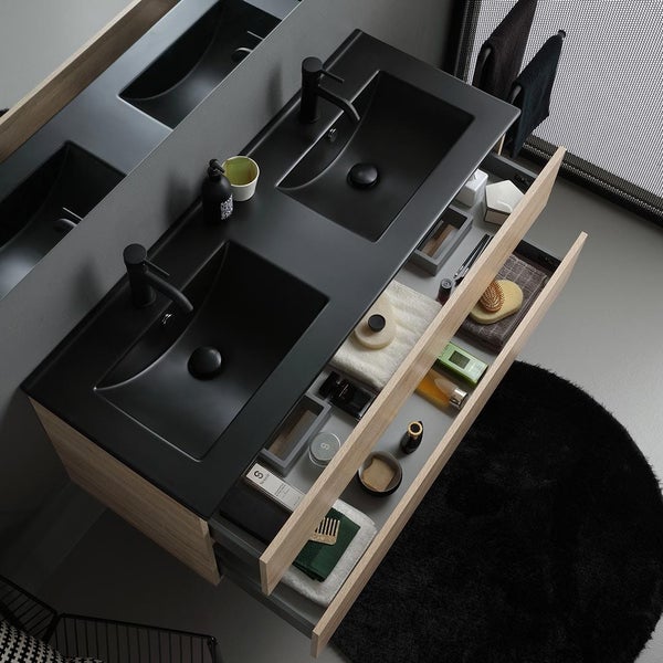 Badezimmermöbel mit Doppelwaschbecken, offenem Schubladensystem zur Aufbewahrung von Badartikeln
