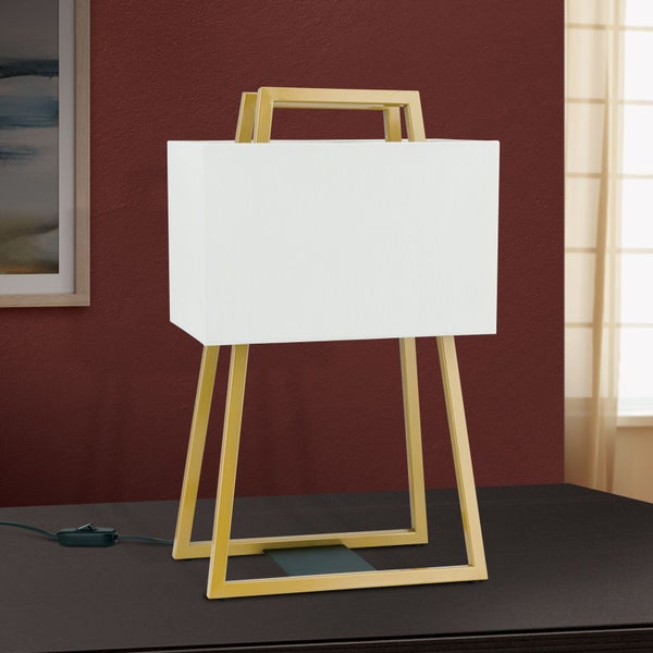 Tischleuchte mit rechteckigem Schirm und goldenem Gestell.