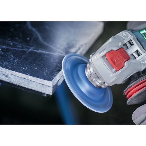 Schleifscheibe in Gebrauch mit X-Lock Winkelschleifer