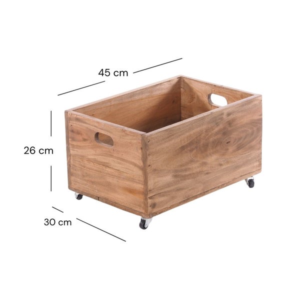Holzkiste mit Weinflaschen, Apfel und Glas