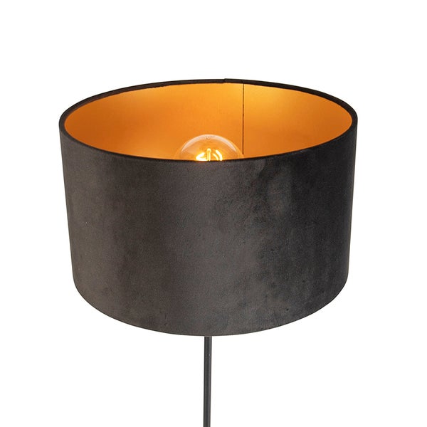 Stehlampe mit Lampenschirm aus Stoff und Metallsockel