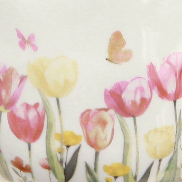 Blumenmuster mit Tulpen und Schmetterlingen.