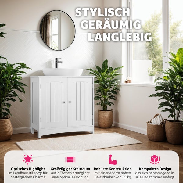 Hell gestaltetes Badezimmer mit weißem Waschbeckenunterschrank im Landhausstil, viel Stauraum, rundem Spiegel und Aufsatzwaschbecken.