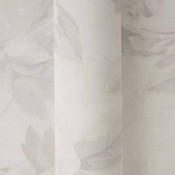 Tapete mit dezentem Blumenmuster