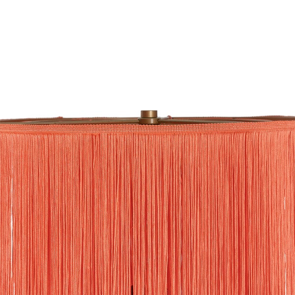 Nahaufnahme eines Lampenschirms mit Fransen.