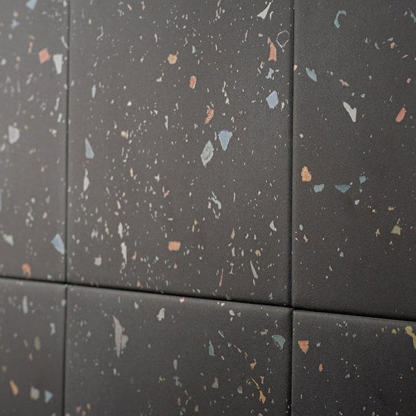 Wandfliese mit Terrazzo Optik in Steinoptik mit feiner Oberflächenstruktur.