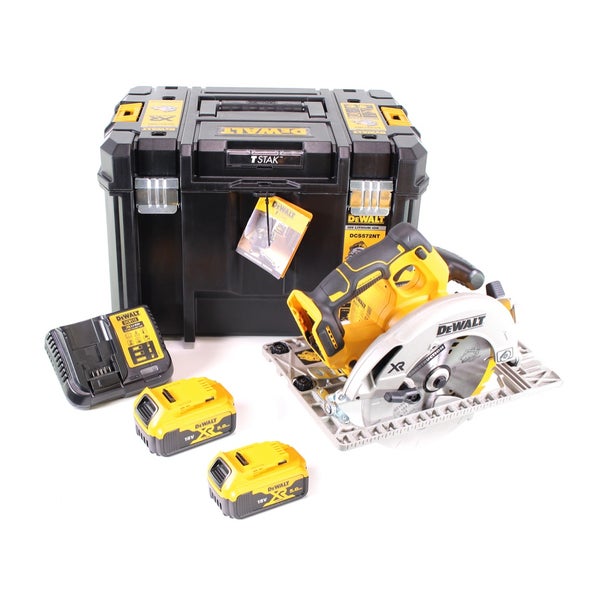 DeWalt Akku-Kreissäge DCS572 mit zwei Akkus, Ladegerät und TSTAK-Werkzeugkoffer.