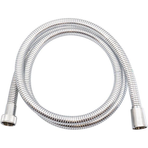 Ein gewundener Brauseschlauch mit glatter Oberfläche und Anschlussgewinden.